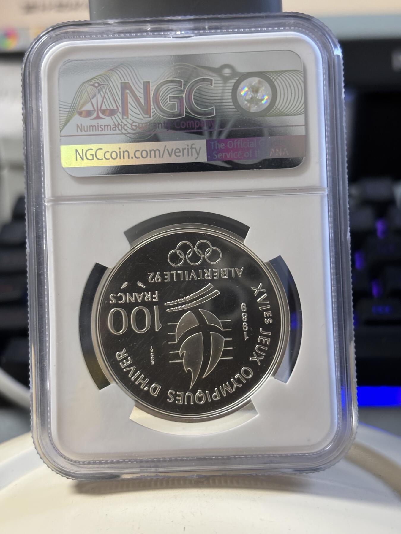 第181期拍卖 法国1989年阿尔贝维尔冬奥高山滑雪银样币NGC-MS67，900银，22.2克，发行1850枚，NGC目前为止只有67分2枚！67分是最高分!