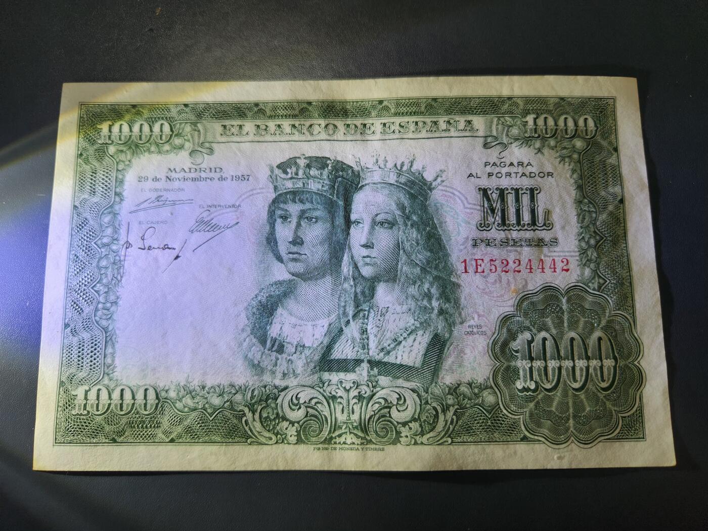 11月8号晚上8点 外国纸币自动截拍第53场 西班牙双皇 极美品