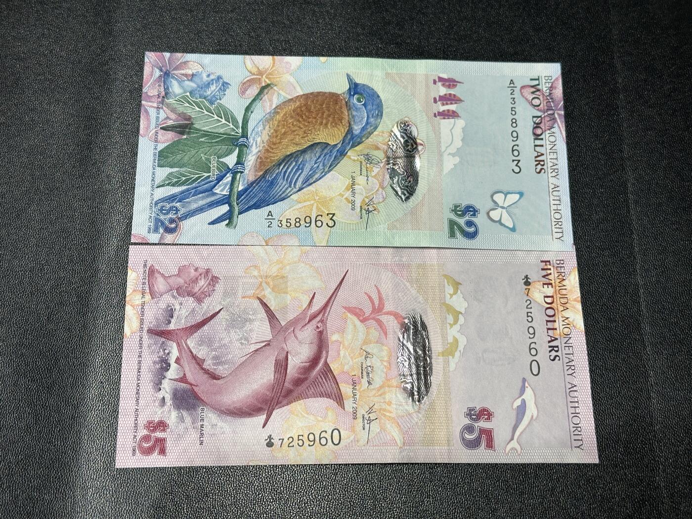 《外钞收藏家》第五百八十二期（精品场）（本平台长期征集拍品、欢迎藏友们联系合作） 百慕大2元无47+洋葱冠5元 2张一起 全新UNC