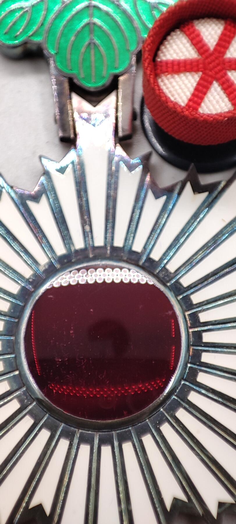 红色经典收藏拍卖专场第29期 勿忘国耻勿忘历史  六等单光旭日章  银质 带原盒略章 七宝烧完好无损