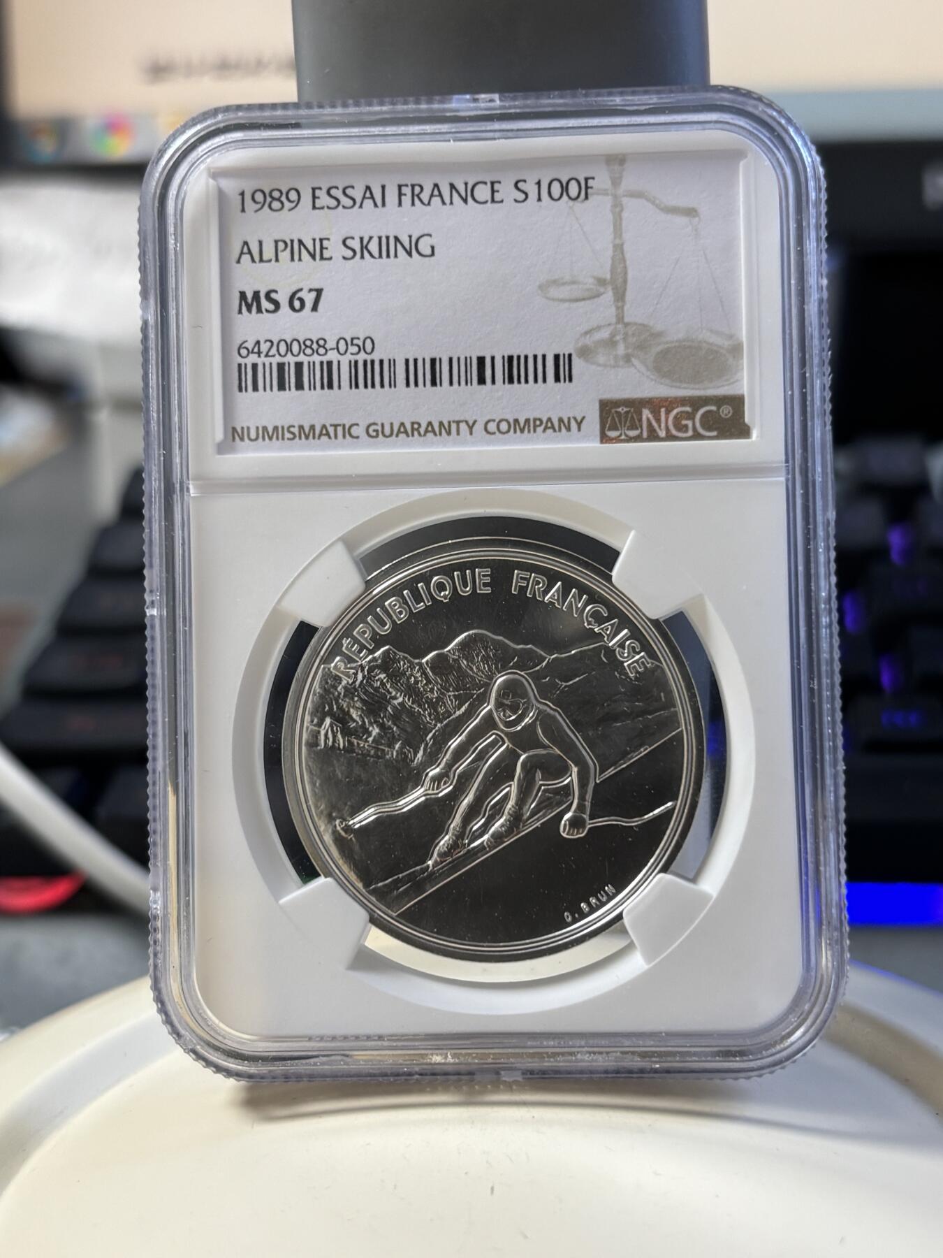 第181期拍卖 法国1989年阿尔贝维尔冬奥高山滑雪银样币NGC-MS67，900银，22.2克，发行1850枚，NGC目前为止只有67分2枚！67分是最高分!
