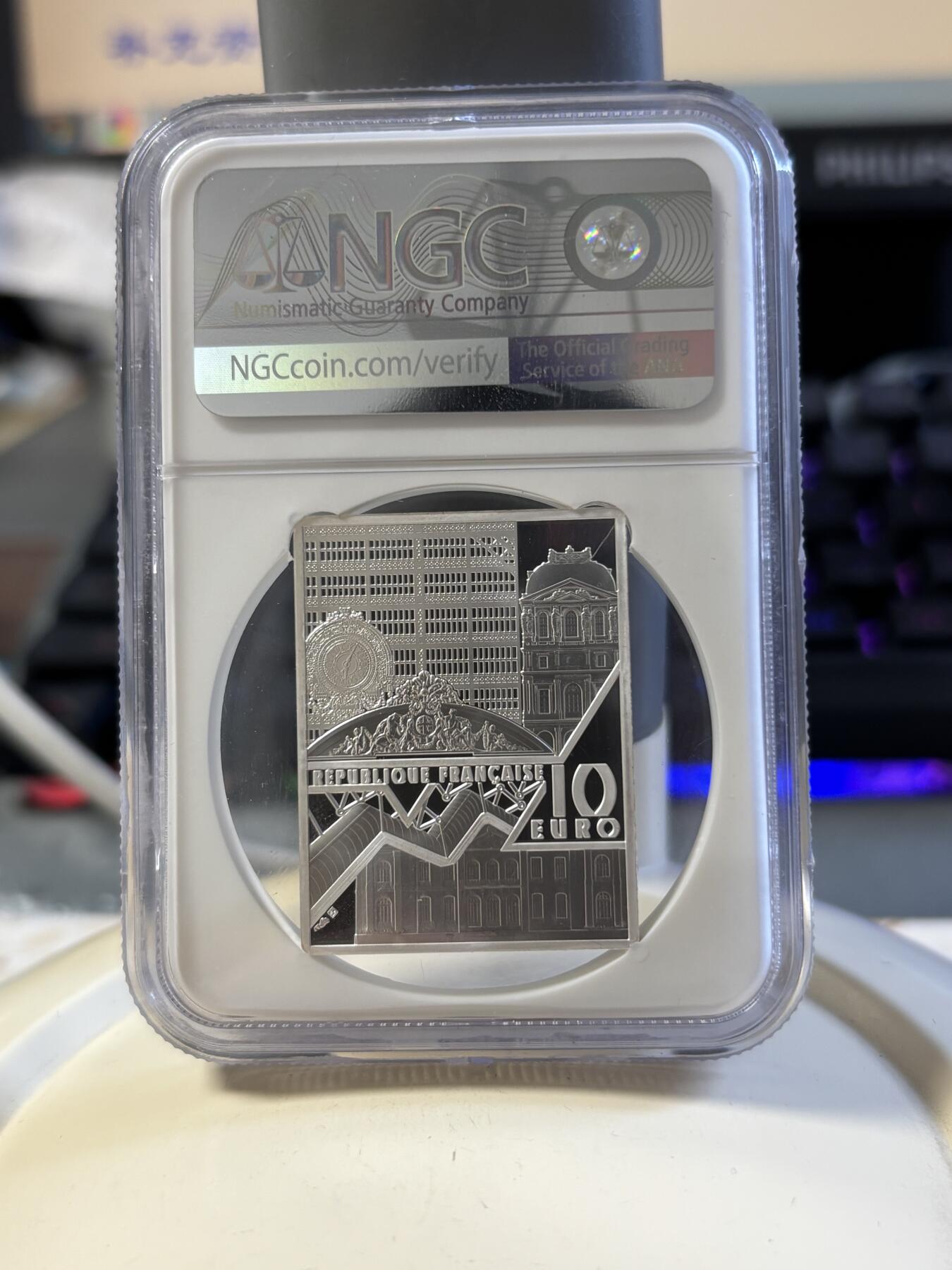 第181期拍卖 法国2023年卢浮宫杰作安托瓦内特王后与玫瑰彩银币NGC-PF70首无盒无证书，999银，22.2克，发行3000枚