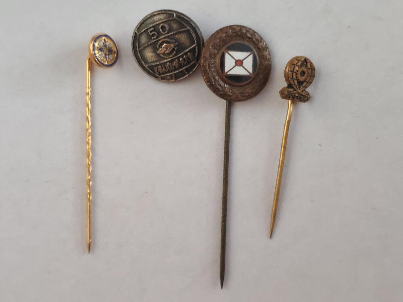 韵星假日拍卖第三十期 -- Rimey Holidays Auction 30 民主德国徽章插针一组