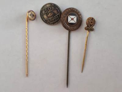 韵星假日拍卖第三十期 -- Rimey Holidays Auction 30 - 民主德国徽章插针一组