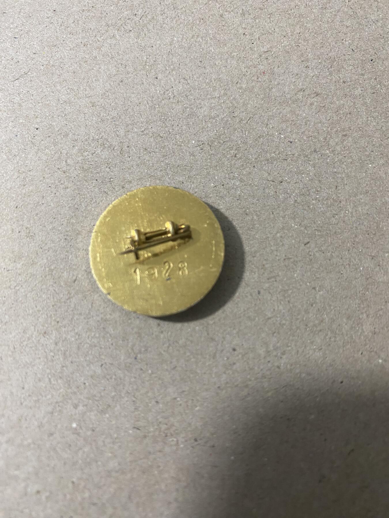 江南站杂件 校徽三枚