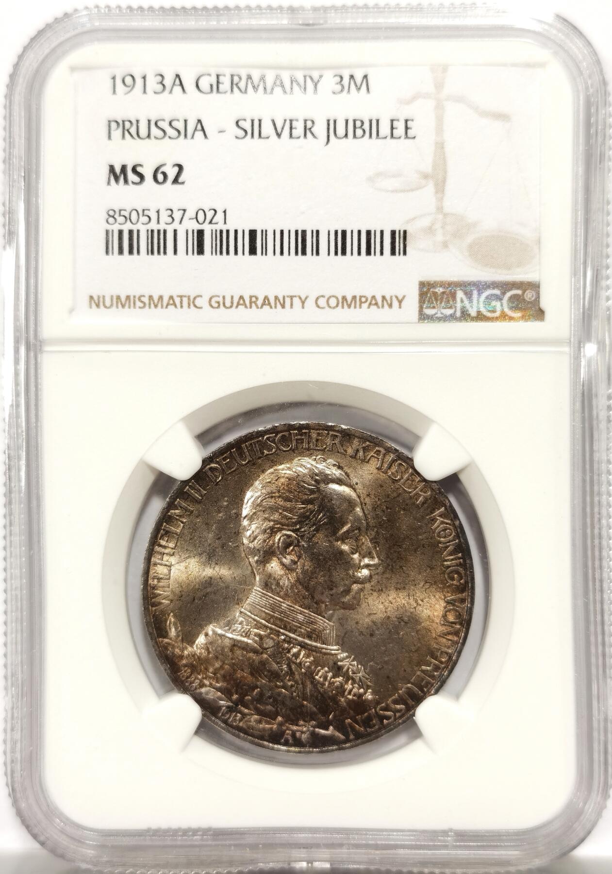 博洋堂“物美丰成”11月精品专场暨第145期（全场包邮） NGC MS62 德国普鲁士1913年威廉二世戎装登基25周年3马克银币，原汁原味老包浆，重彩，包浆醇厚，味道币味道足。盒子有些许弯曲