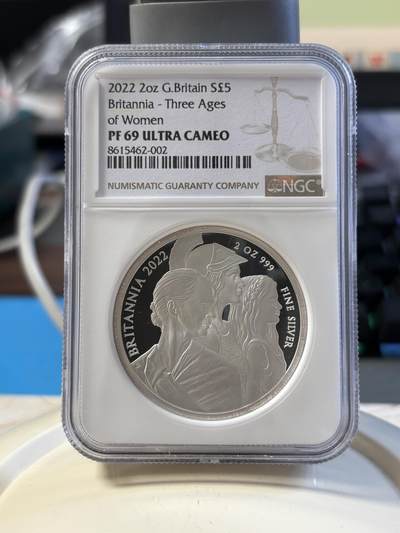 第180期拍卖【长期征集拍品】【北京币展专场】 - NGC-PF69ULTRA CAMEO 英国2022年发行的不列颠女神特殊版本（三位一体）精制纪念银币-5英镑（重62.48克，999纯银，币径40MM，发行量550枚，盒证齐全）