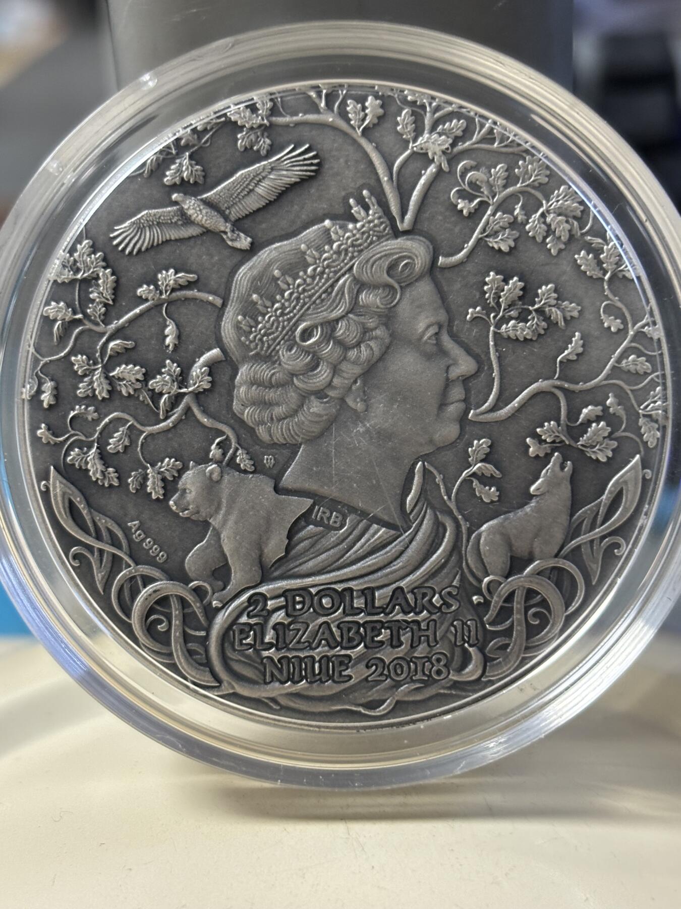 第181期拍卖 纽埃2018年斯拉夫之神系列雷神佩龙镶嵌木头2盎司银币，999银，发行500枚，银价也差不多700了