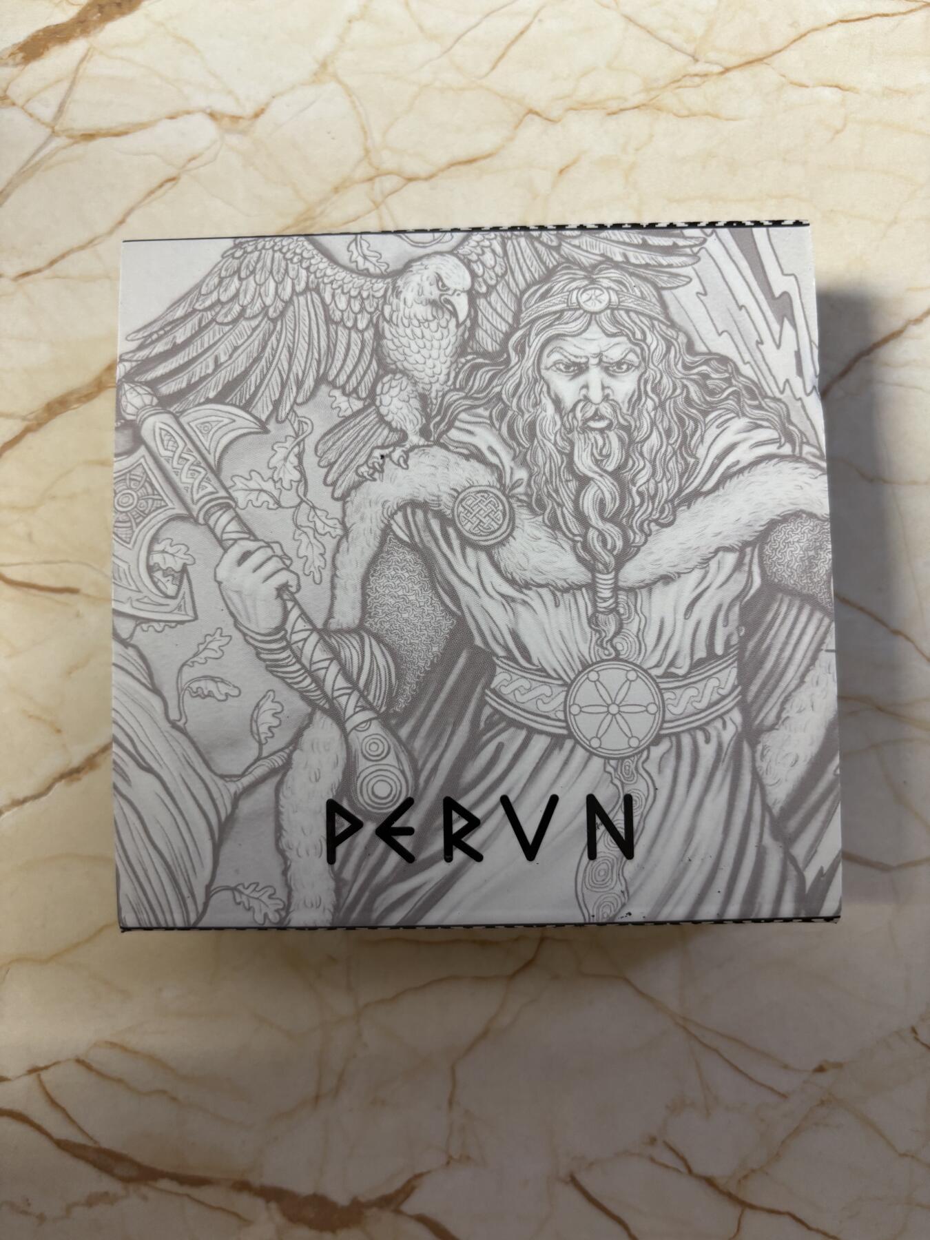 第181期拍卖 纽埃2018年斯拉夫之神系列雷神佩龙镶嵌木头2盎司银币，999银，发行500枚，银价也差不多700了