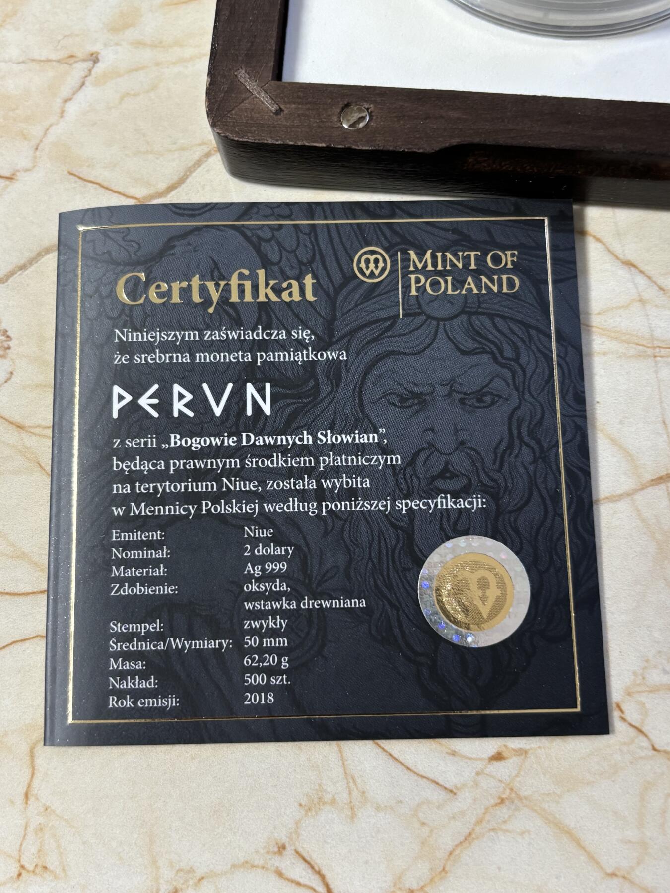 第181期拍卖 纽埃2018年斯拉夫之神系列雷神佩龙镶嵌木头2盎司银币，999银，发行500枚，银价也差不多700了
