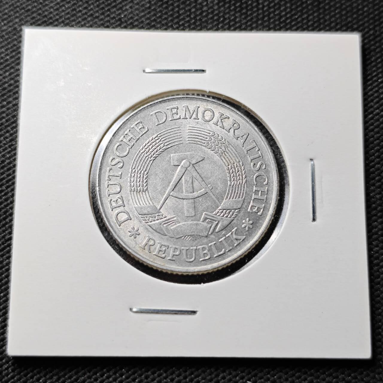 KK钱币收藏小铺  第365场  2月预留时间 周末发货  1977东德2马克 带光