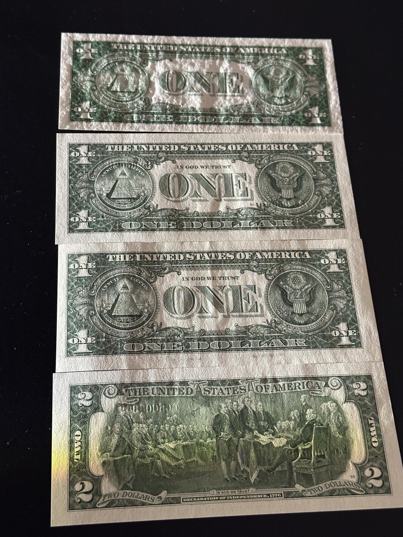 《外钞收藏家》第五百八十二期（精品场）（本平台长期征集拍品、欢迎藏友们联系合作） 美国1美元蓝库印全新不绝+1美元加印彩色全新+13年1美元UNC-+2美元全新 四张一起