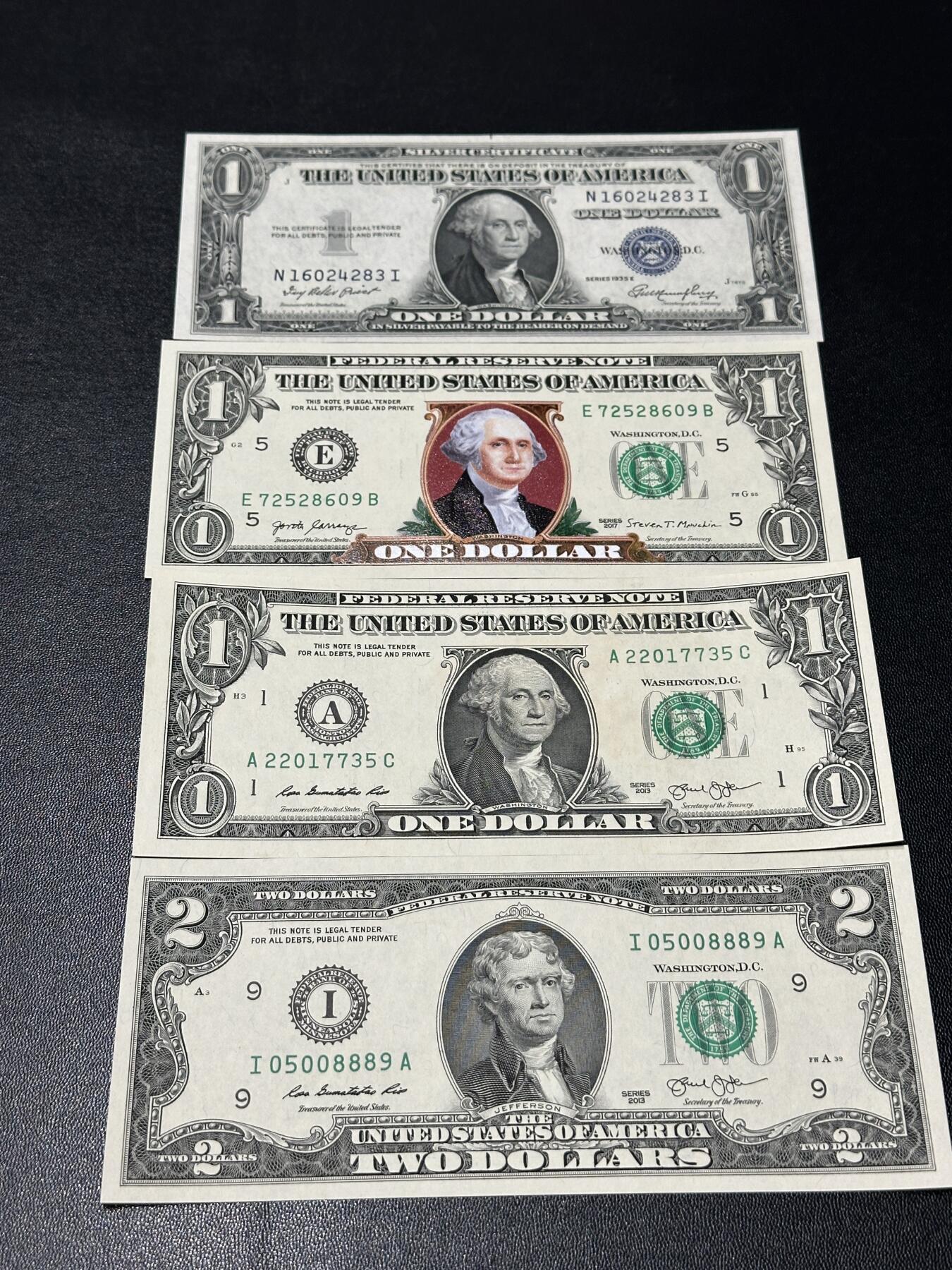 《外钞收藏家》第五百八十二期（精品场）（本平台长期征集拍品、欢迎藏友们联系合作） 美国1美元蓝库印全新不绝+1美元加印彩色全新+13年1美元UNC-+2美元全新 四张一起