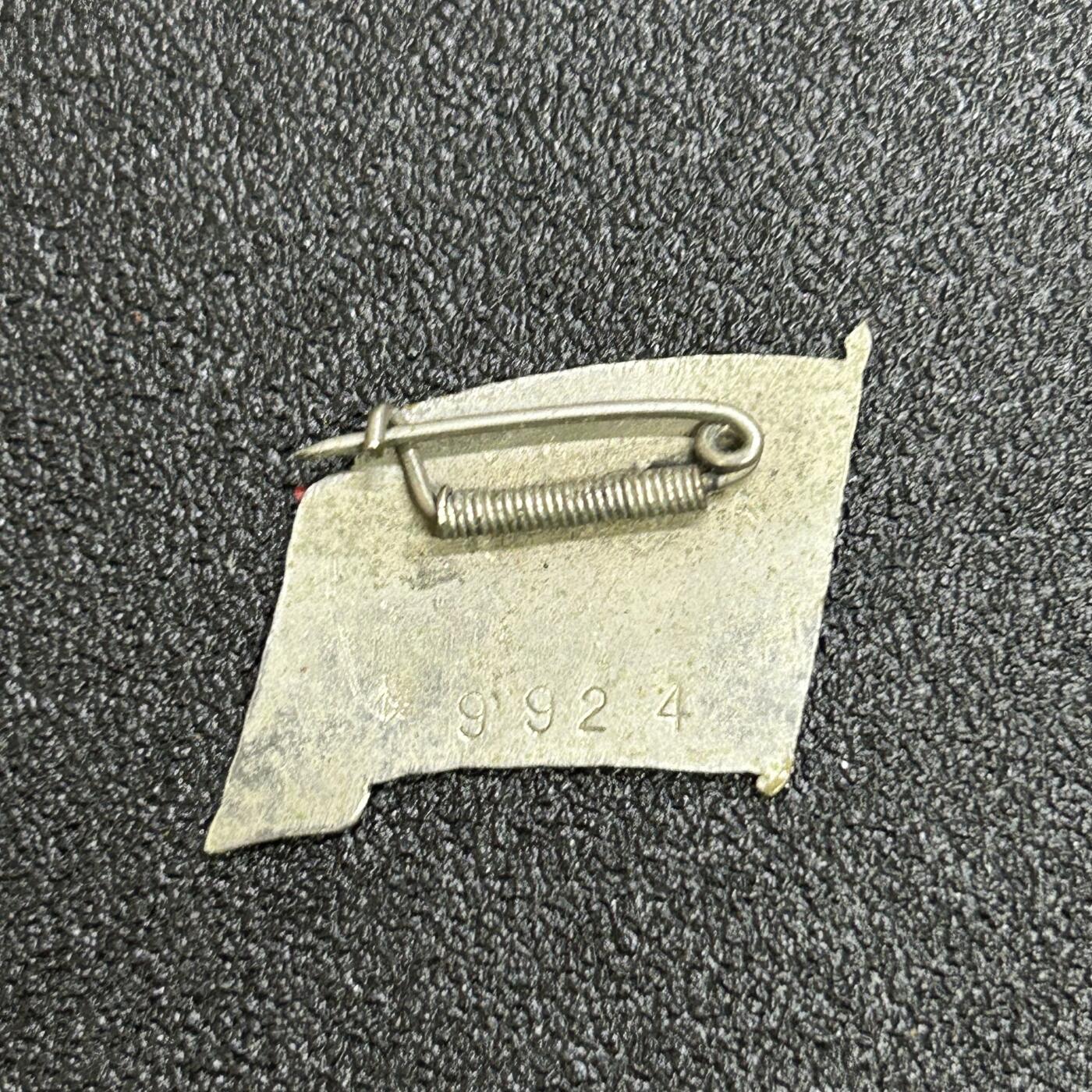 西秦中古拍卖第六十四期 中苏友好协会证章 早期铜制