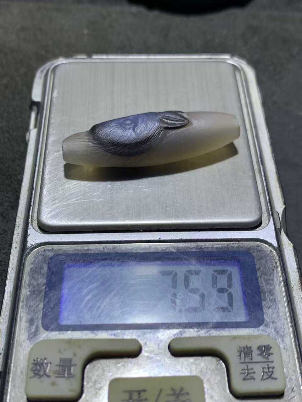 精美亚光高玉化海洋玉髓手工俏色巧雕兔飞猛进桶珠一个