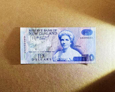 【Blue Auction】世界纸币精拍第746期——18级TOP拍卖/信誉/品质/专业/高效💫 -   【AA千位小号无47】新西兰 纸质版10元 全新UNC