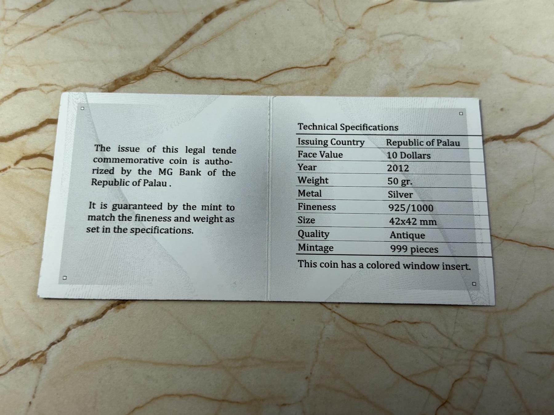 第181期拍卖 帕劳2012年圣殿之窗巴西利亚教堂镶玻璃纪念银币带证书，925银，50克，发行999枚。塑料盒有破