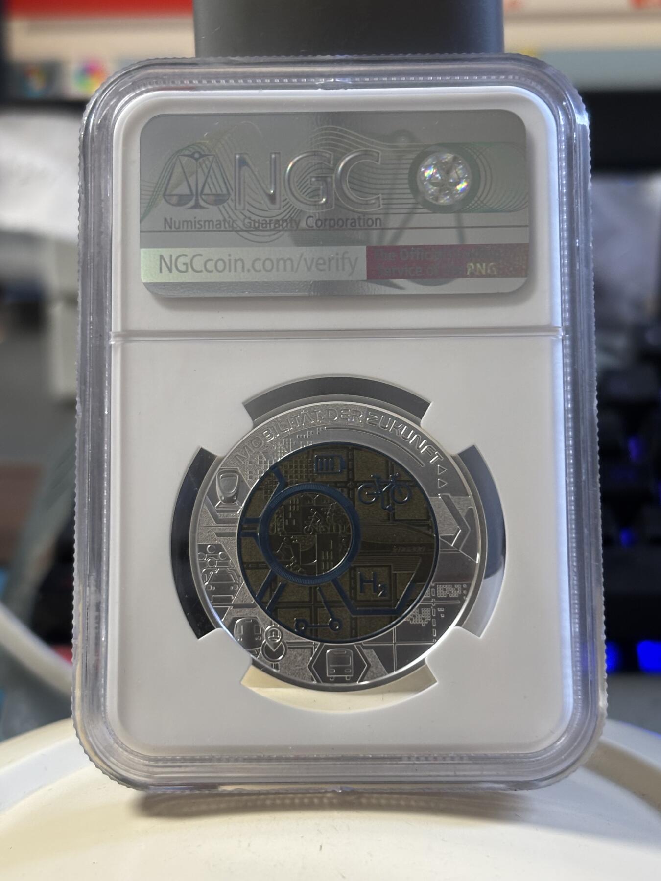 第181期拍卖 获奖奥地利2021年银铌双金属系列智能交通25欧银币NGC-MS70首无盒证书，2023年度克劳斯最佳双金属币面值:25欧元，金属:900银/998铌，重量:9/6.5克，直径:35毫米，发行：65000枚