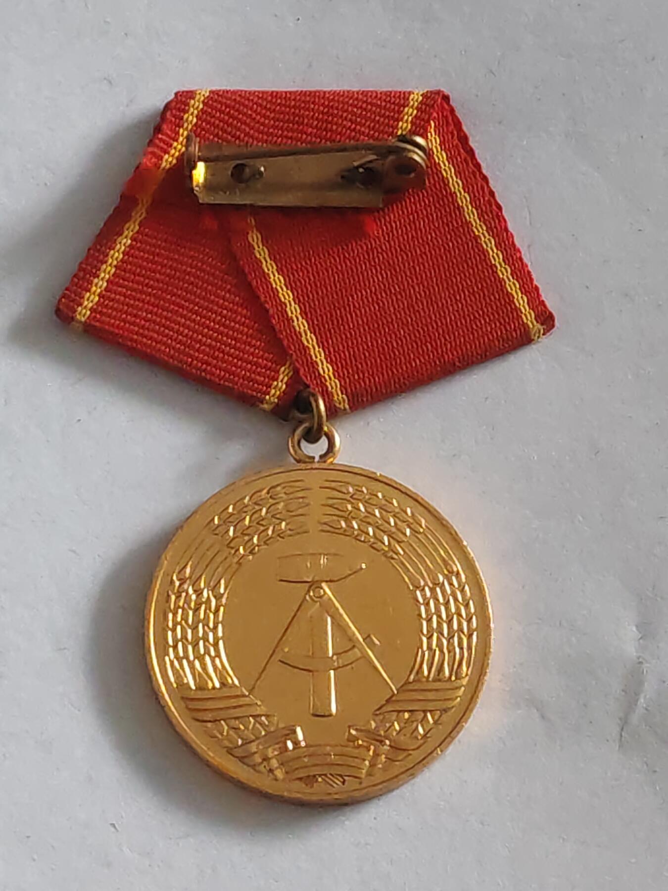 韵星假日拍卖第三十期 -- Rimey Holidays Auction 30 民主德国特级工战队忠诚服务奖章