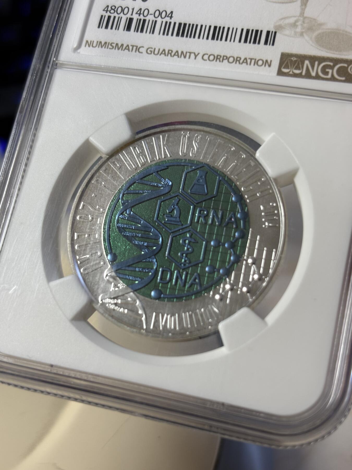 第181期拍卖 奥地利2014进化论铌银镶双色纪念币NGC-MS70无盒无证书，金属:900银998铌，重量:10克和7.15克，发行：65000枚