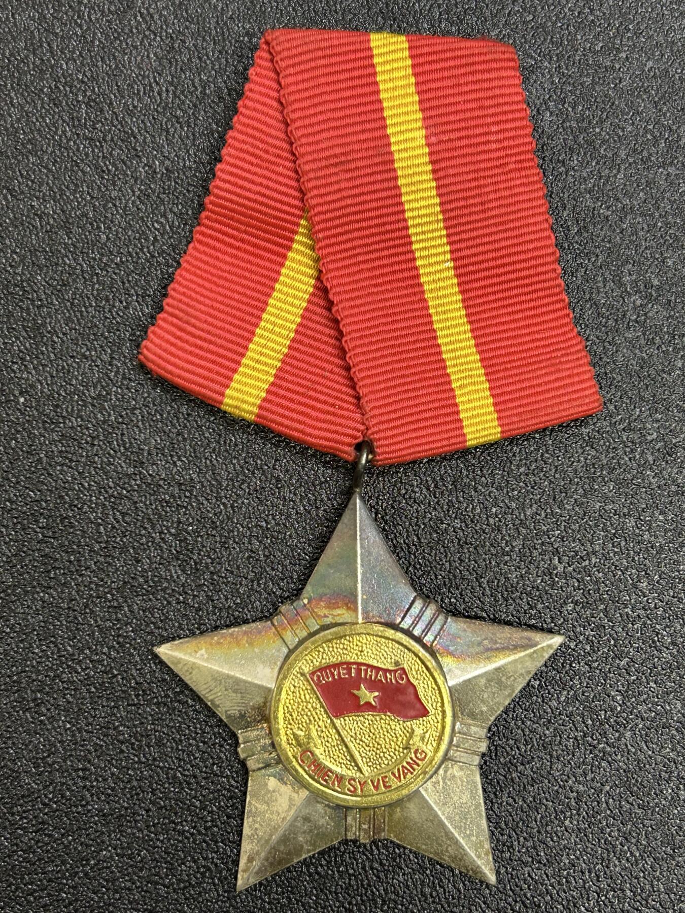 西秦中古拍卖第六十四期 越南三级光荣战士勋章 早期铜制版