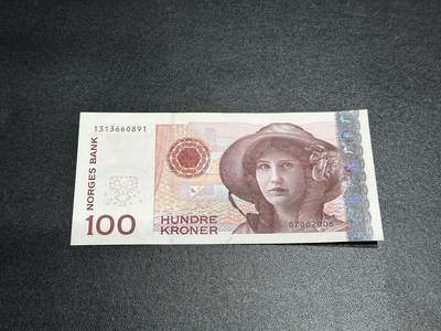 《外钞收藏家》第五百八十二期（精品场）（本平台长期征集拍品、欢迎藏友们联系合作） - 2006年挪威100克朗 UNC- 号码无47
