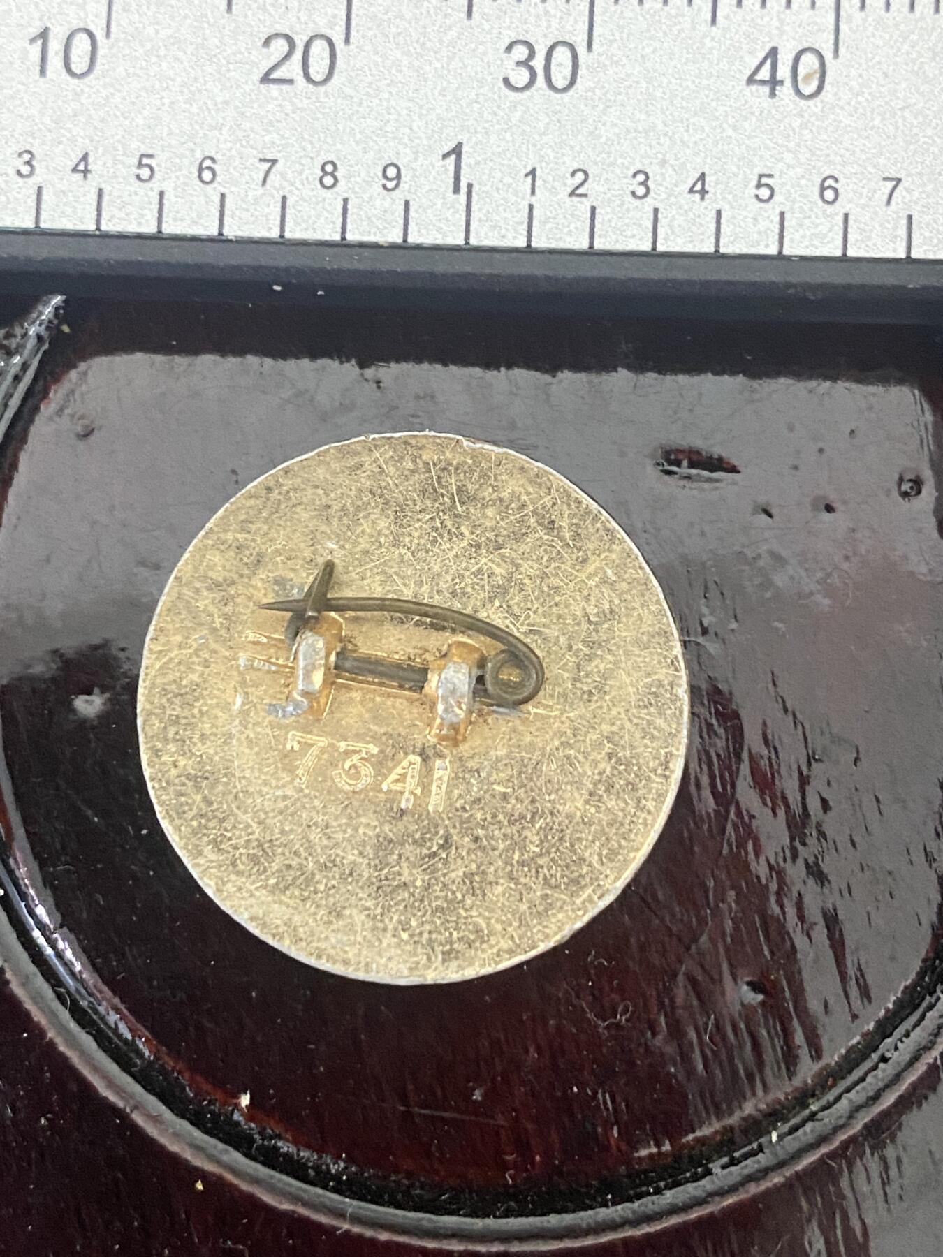 江南站杂件 毛主席像章