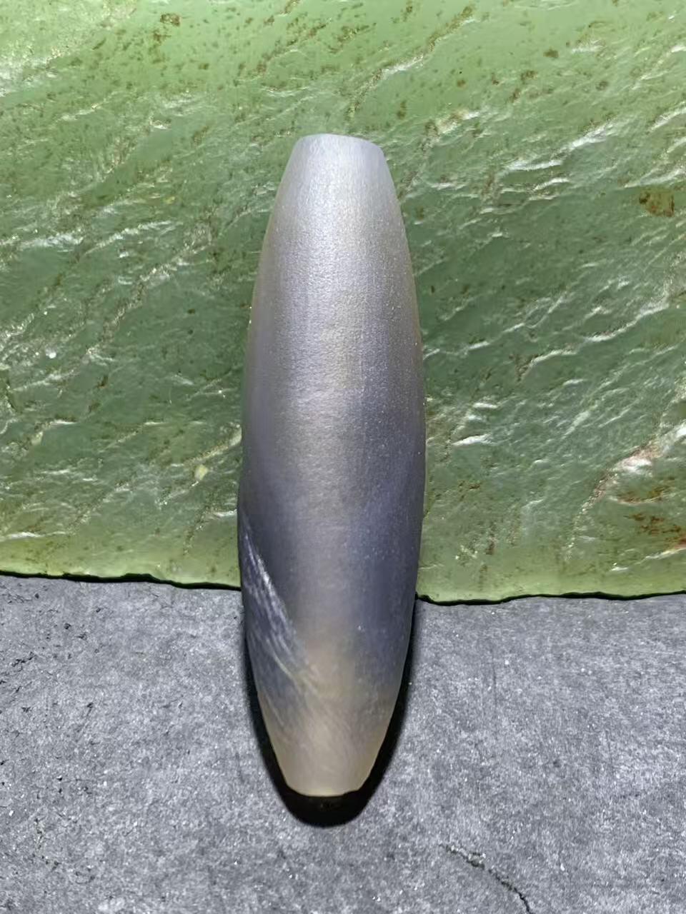 精美亚光高玉化海洋玉髓手工俏色巧雕兔飞猛进桶珠一个