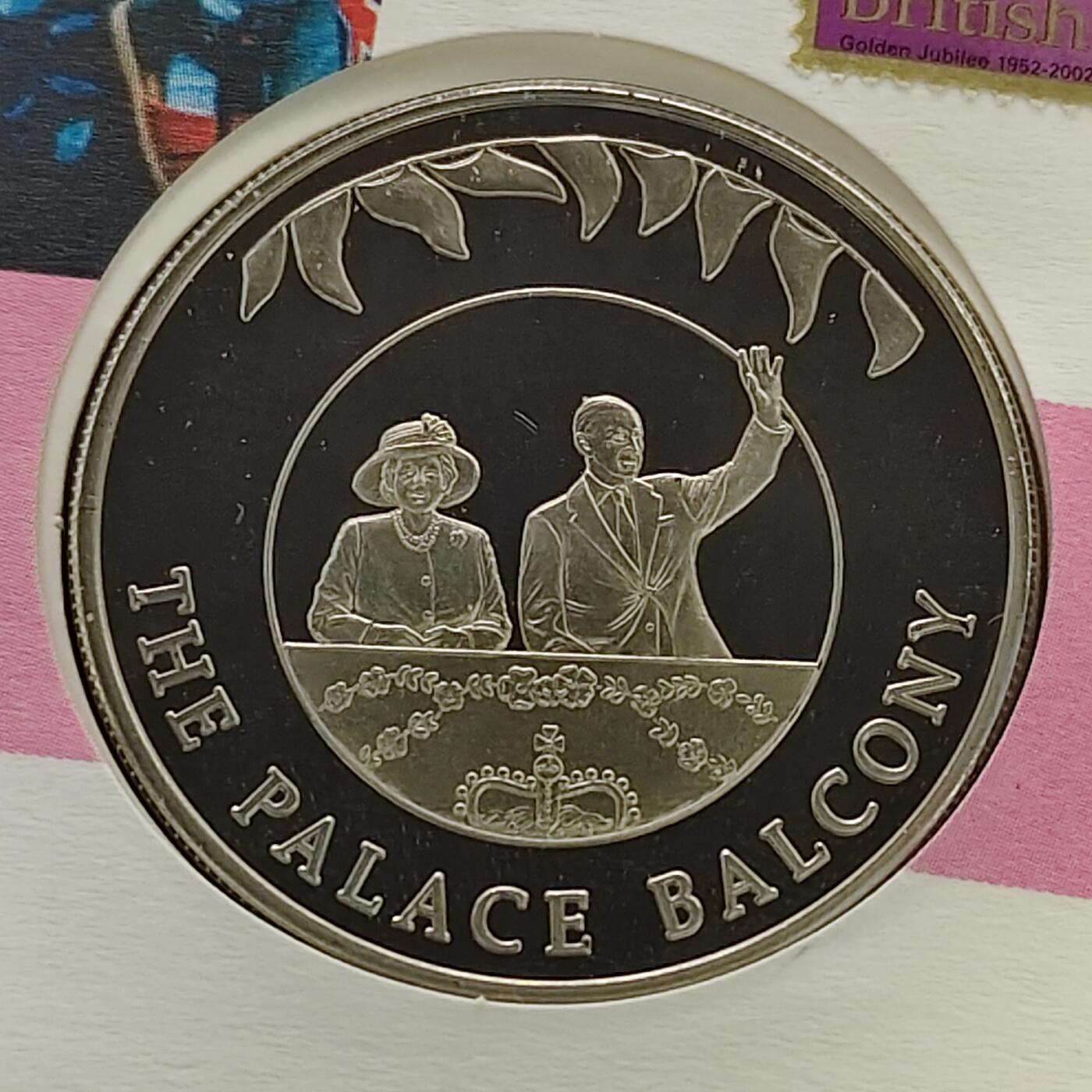 【全场包邮】纯粹捡漏拍475场（免费代拍第12场） 【邮币封】福克兰群岛2002年50便士女王登基50周年宫殿阳台致敬克朗型纪念币邮币封