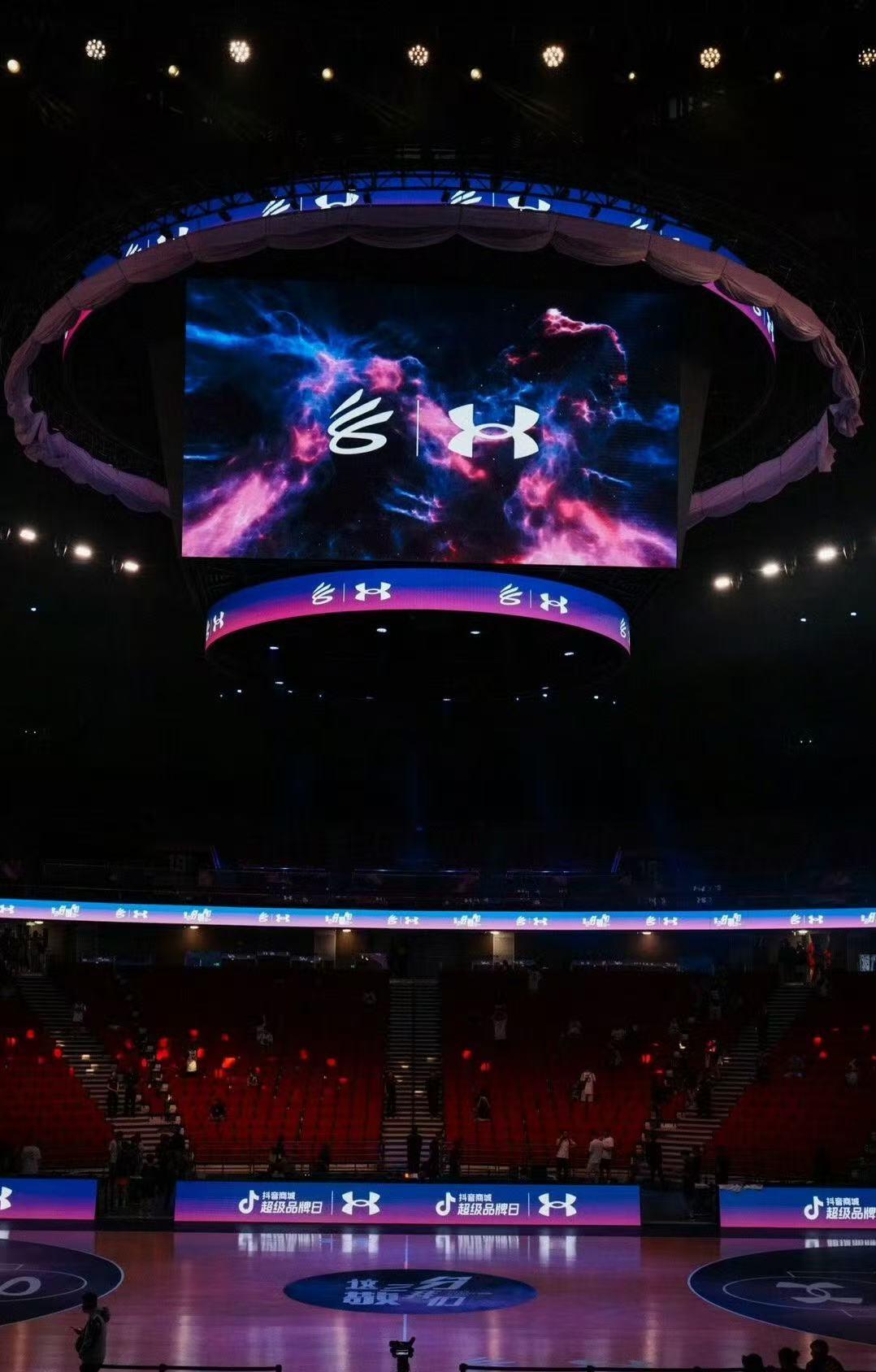 零元拍：来来来！要攒齐库里证件卡的看过来，你们要的2024的拿到了！库里亲笔签名：2024安德玛“这三分敬我们”CURRY品牌中国行珍贵证件卡！巴黎奥运会绽放后第一时间的“晚安”，仅此一枚，速度出手！！！