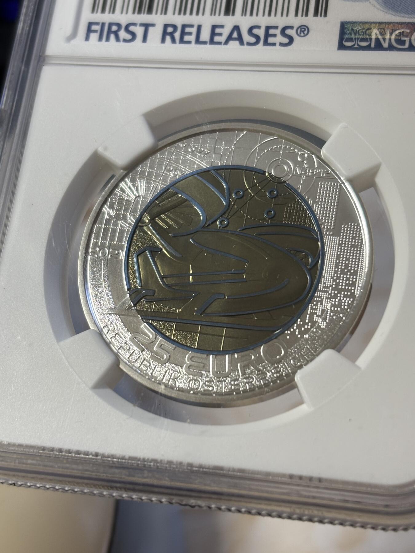 第181期拍卖 获奖奥地利2021年银铌双金属系列智能交通25欧银币NGC-MS70首无盒证书，2023年度克劳斯最佳双金属币面值:25欧元，金属:900银/998铌，重量:9/6.5克，直径:35毫米，发行：65000枚