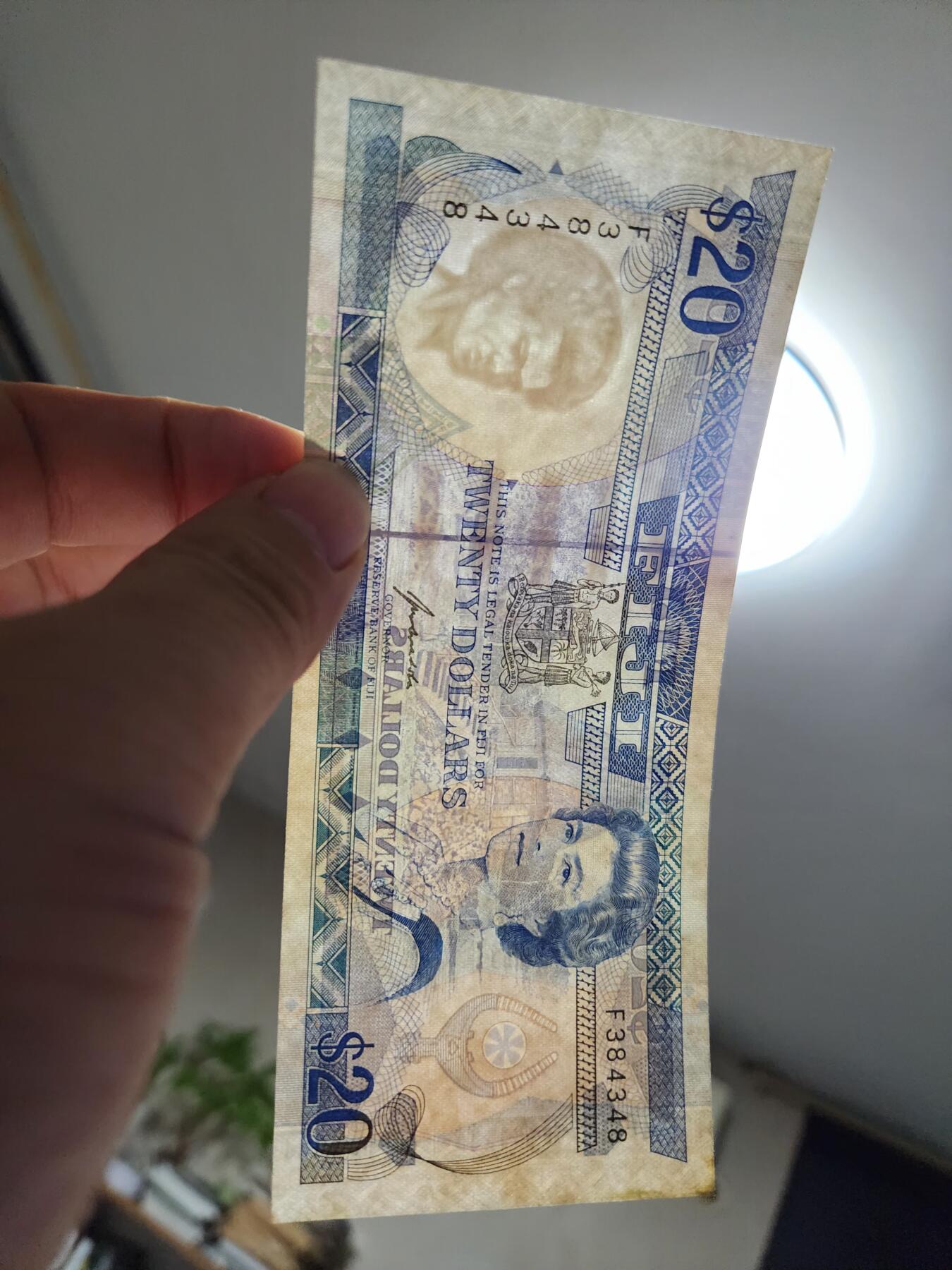 11月8号晚上8点 外国纸币自动截拍第53场 斐济20原票近新角上有脏