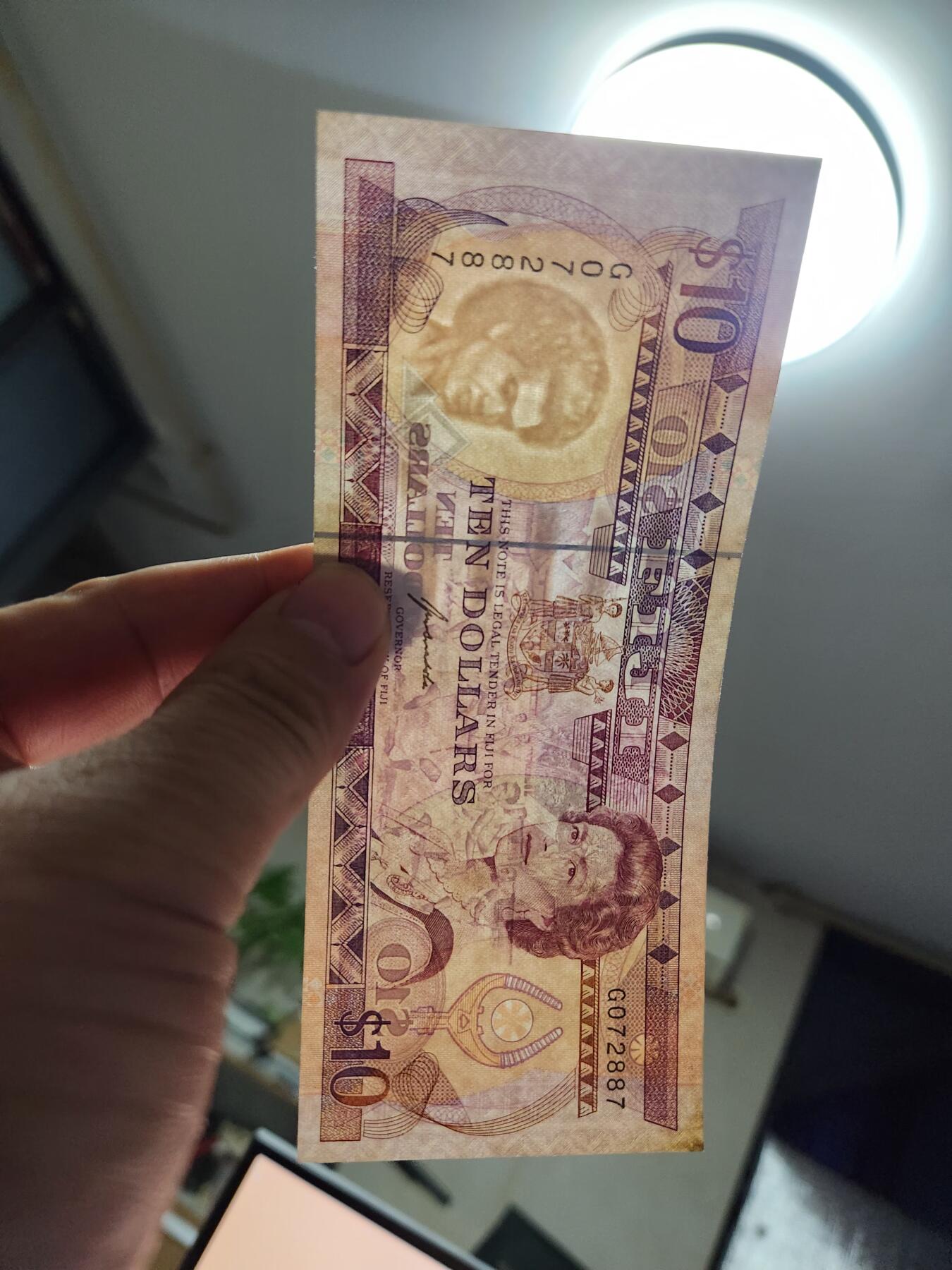 11月8号晚上8点 外国纸币自动截拍第53场 斐济10原票近新角上有脏