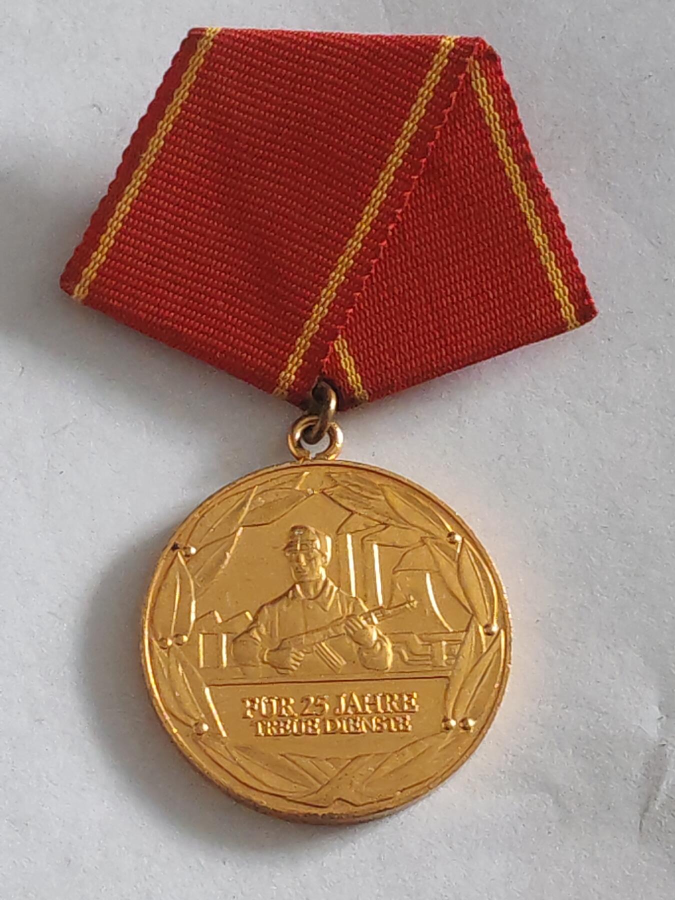 韵星假日拍卖第三十期 -- Rimey Holidays Auction 30 民主德国特级工战队忠诚服务奖章