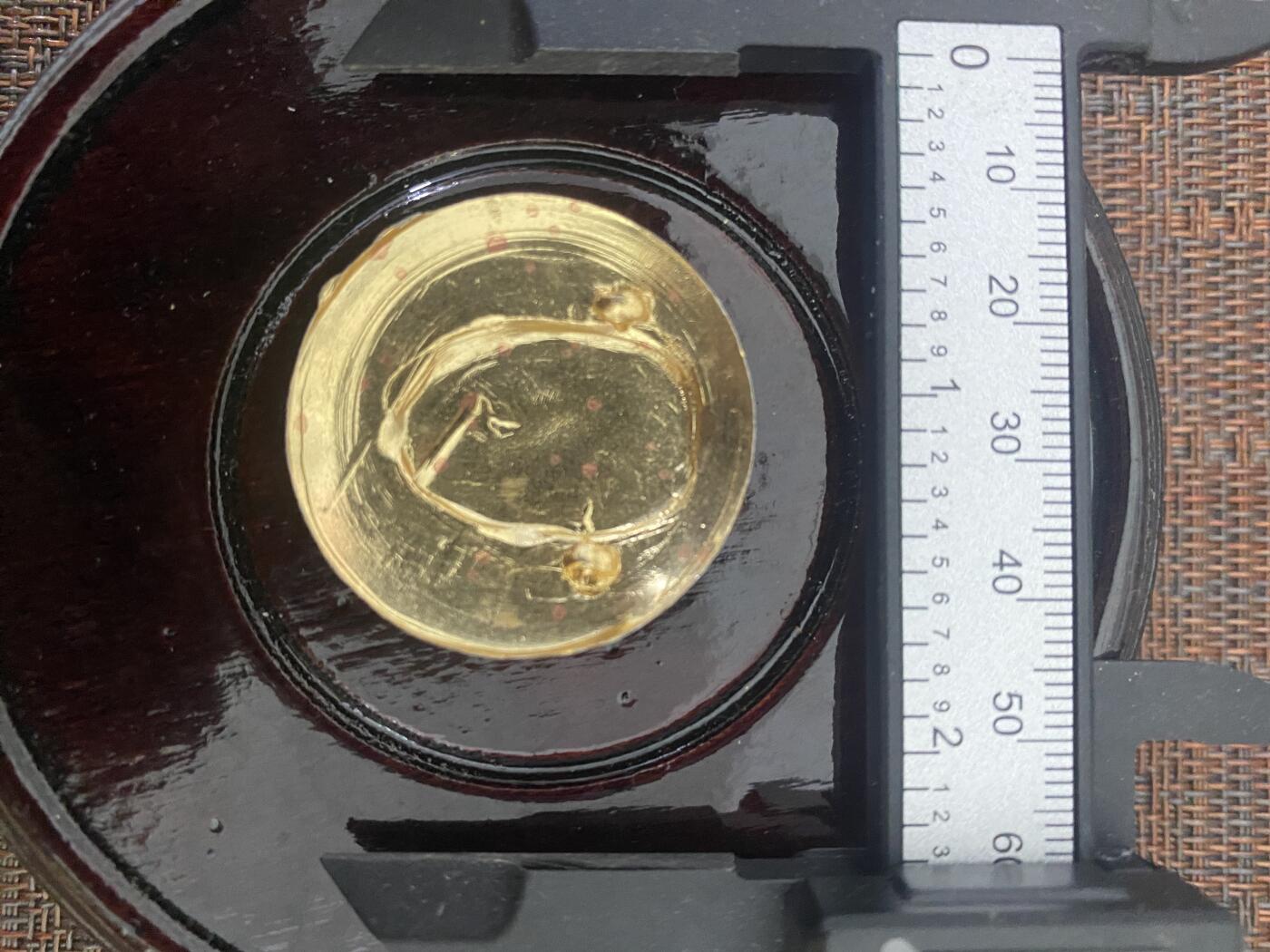 江南站杂件 毛主席像章