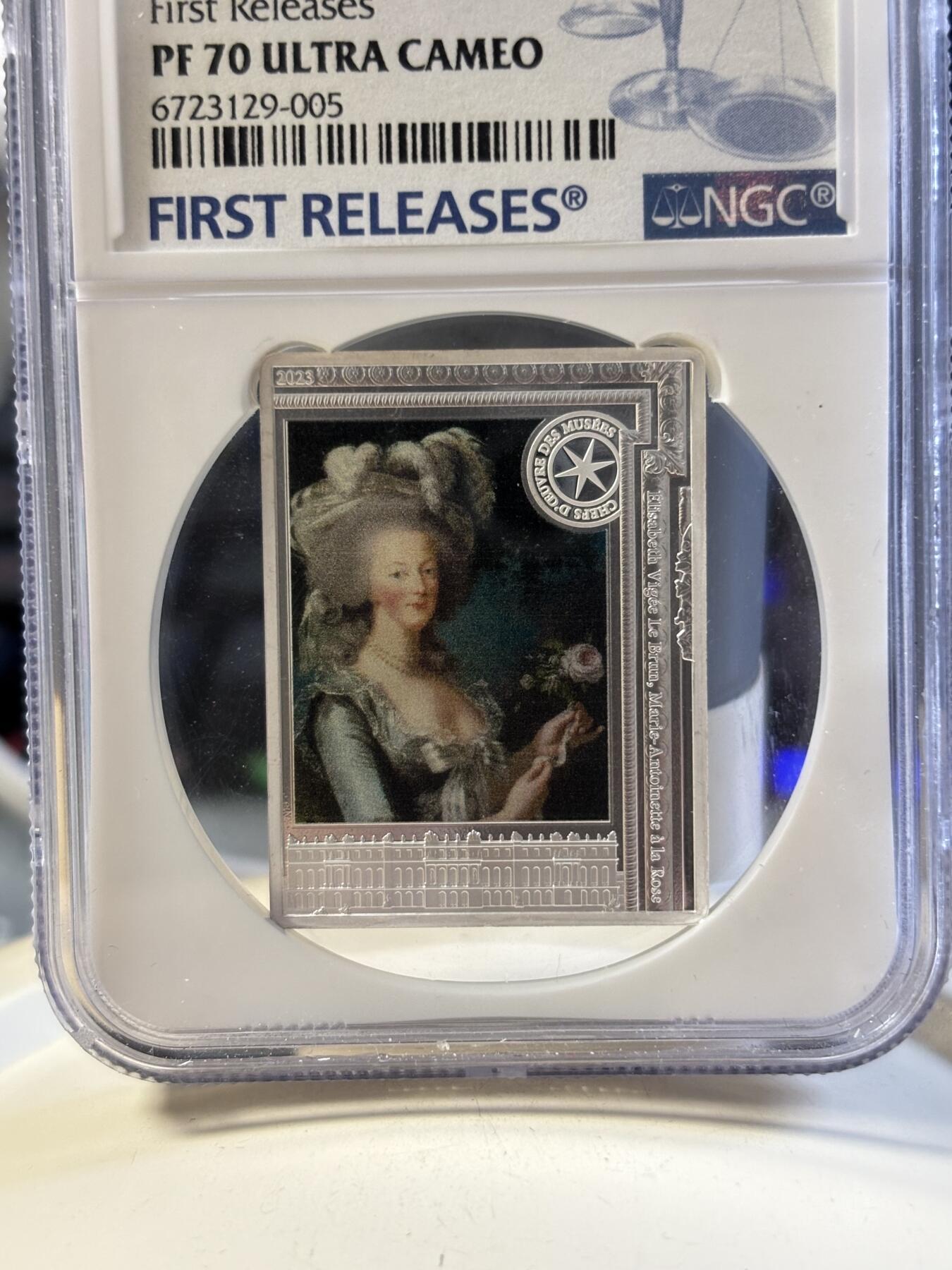 第181期拍卖 法国2023年卢浮宫杰作安托瓦内特王后与玫瑰彩银币NGC-PF70首无盒无证书，999银，22.2克，发行3000枚