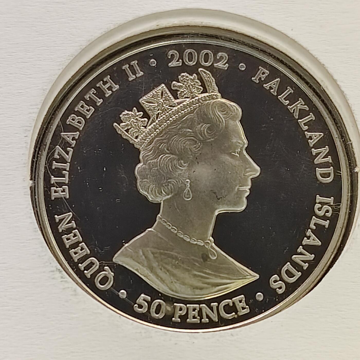 【全场包邮】纯粹捡漏拍475场（免费代拍第12场） 【邮币封】福克兰群岛2002年50便士女王登基50周年宫殿阳台致敬克朗型纪念币邮币封