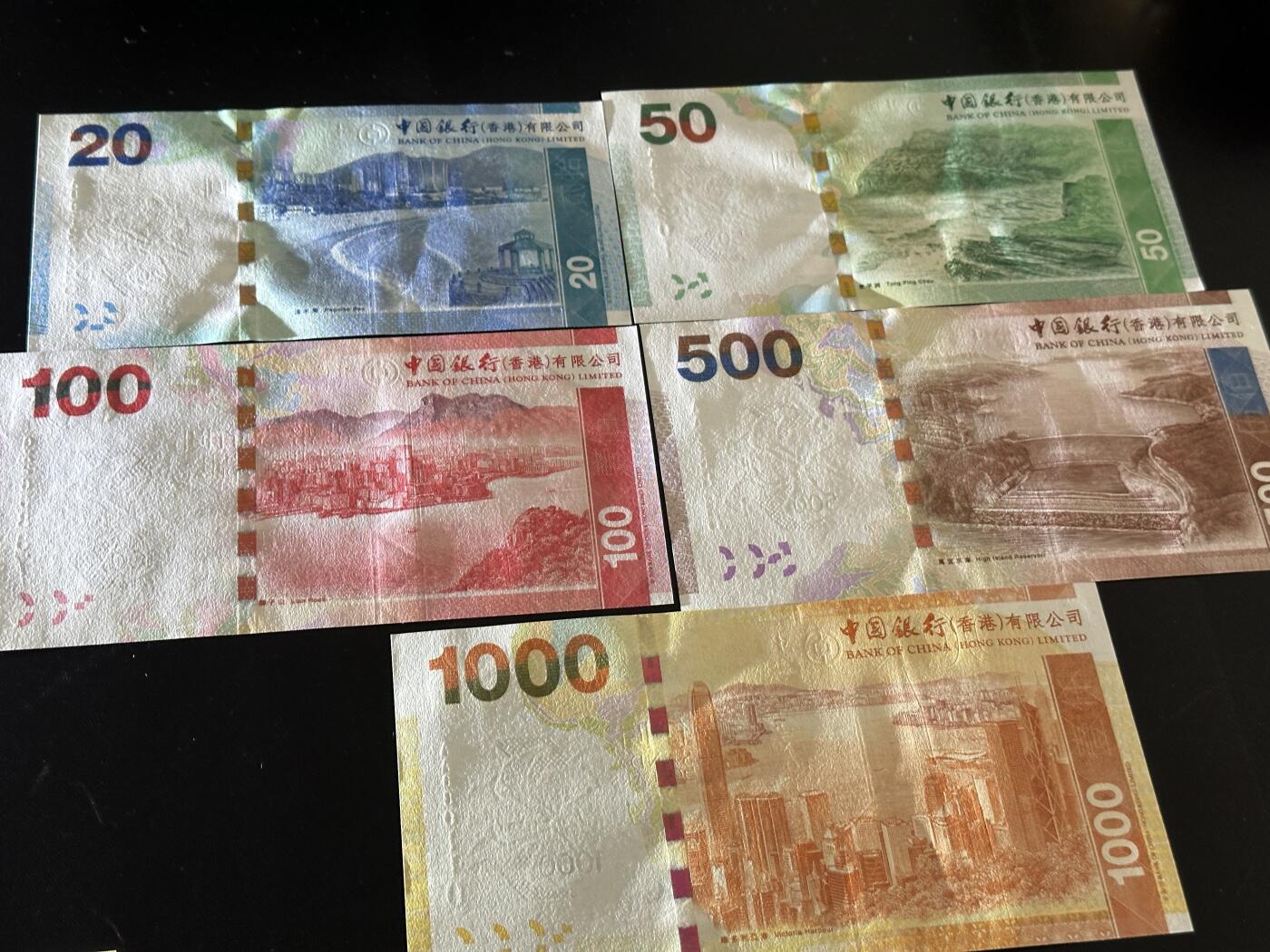 《外钞收藏家》第五百八十二期（精品场）（本平台长期征集拍品、欢迎藏友们联系合作） 2010和14年香港中国银行20-1000元 五张一起 全新UNC 有3张是AA冠