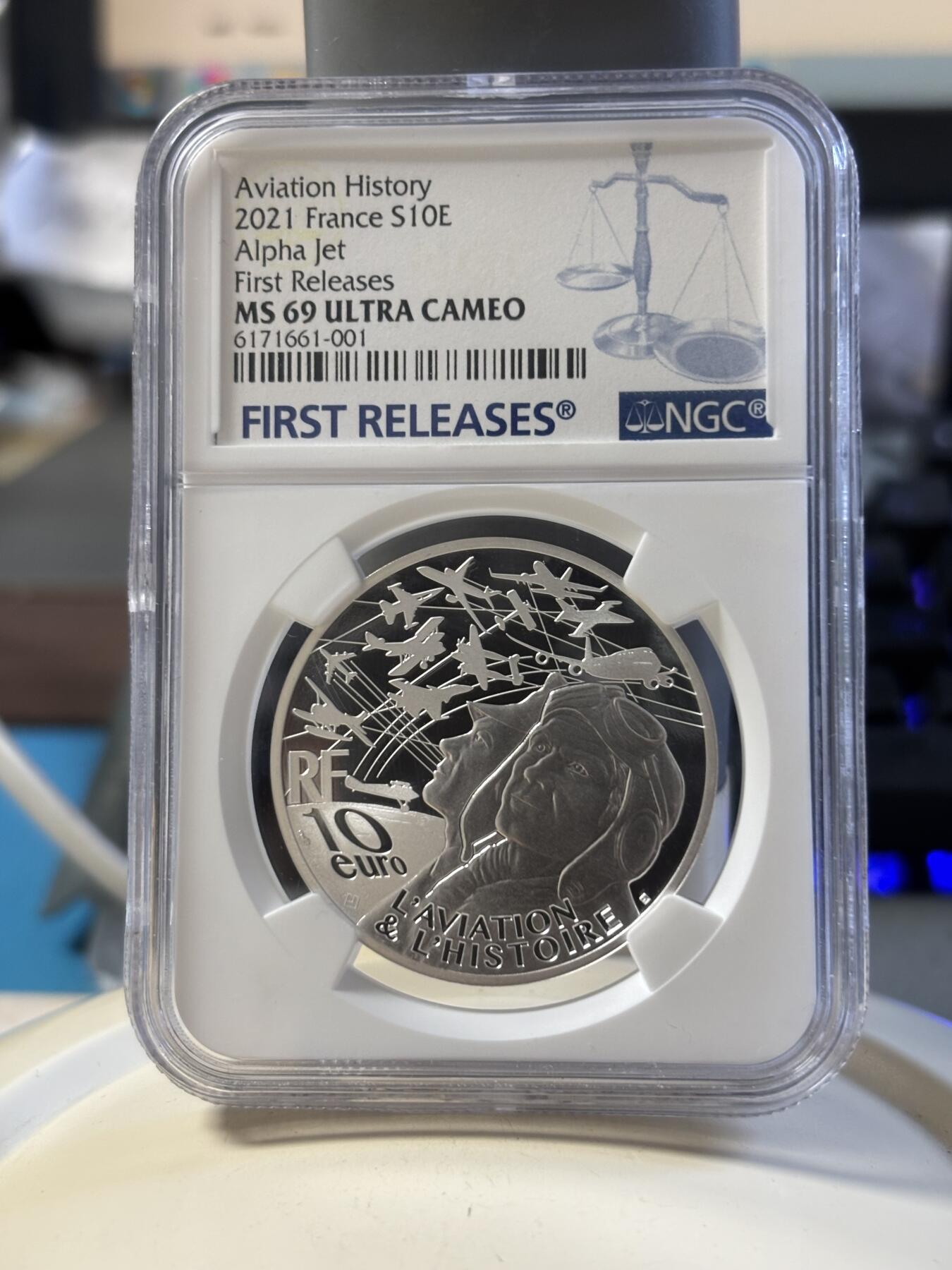 第181期拍卖 法国2021年航空历史系列阿尔法喷气机纪念彩色银币NGC-MS69首无盒无证书，999银，22.2克，发行2500枚