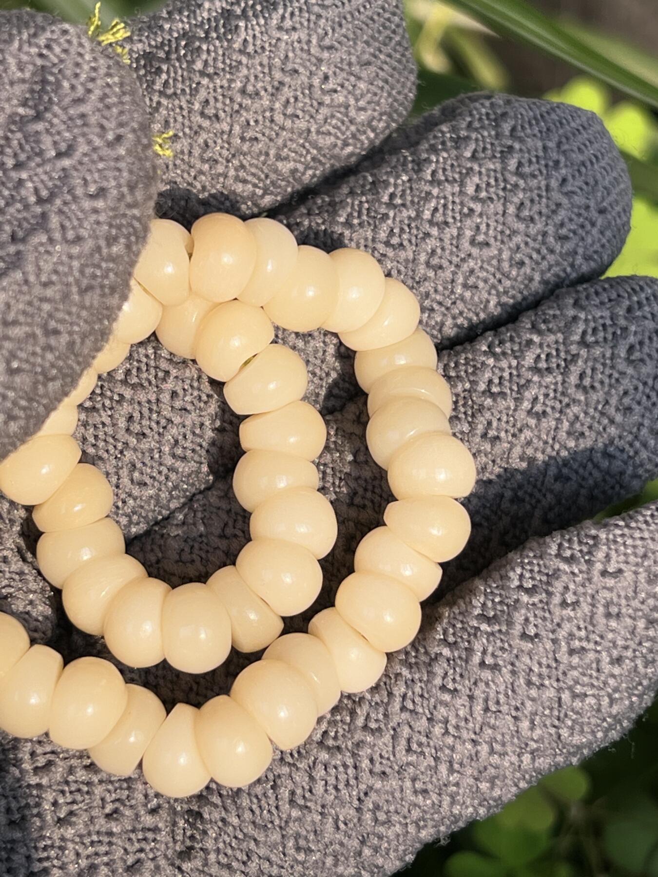 零元拍：NO.4 精工 奶油超润驼骨蒜瓣儿手串手持8左右