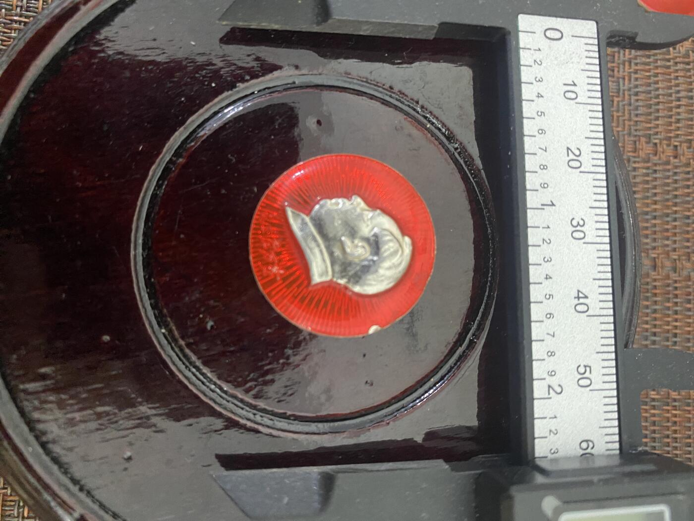 江南站杂件 毛主席像章