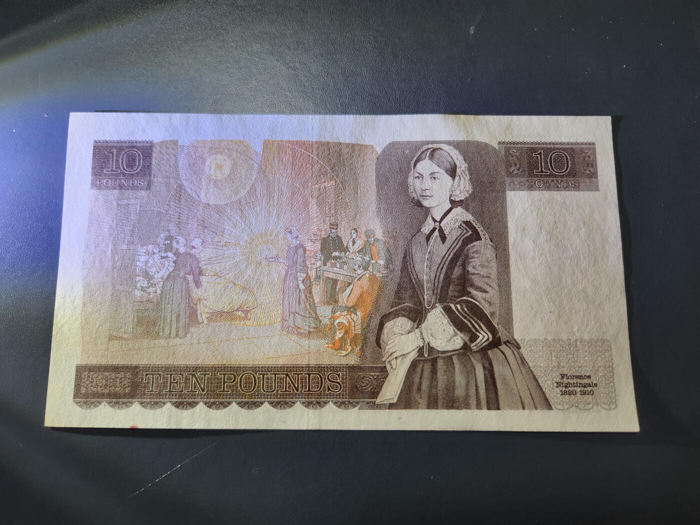 11月8号晚上8点 外国纸币自动截拍第53场 英国10镑 极美品 底边有点脏
