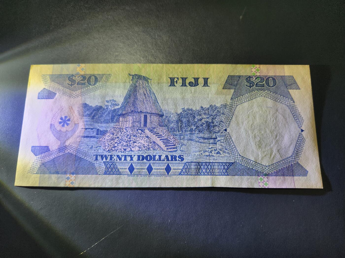 11月8号晚上8点 外国纸币自动截拍第53场 斐济20原票近新角上有脏