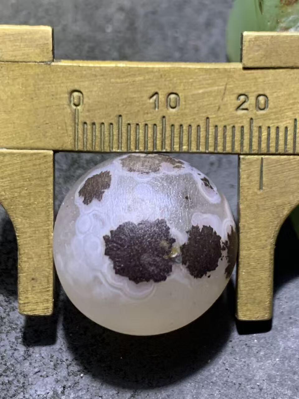 精美罕见冰飘原皮天眼纹战国红玛瑙圆珠一个