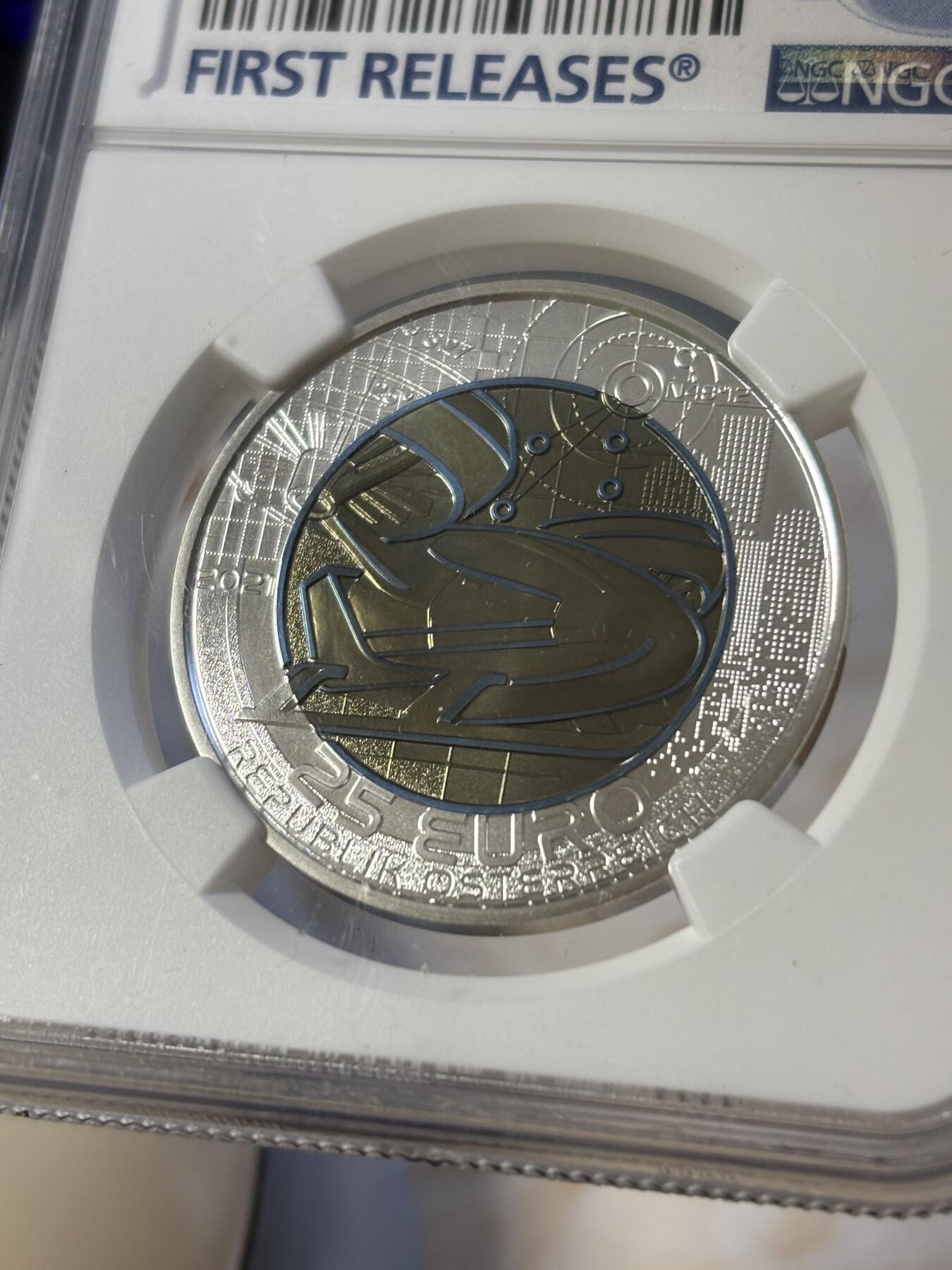 第181期拍卖 获奖奥地利2021年银铌双金属系列智能交通25欧银币NGC-MS70首无盒证书，2023年度克劳斯最佳双金属币面值:25欧元，金属:900银/998铌，重量:9/6.5克，直径:35毫米，发行：65000枚