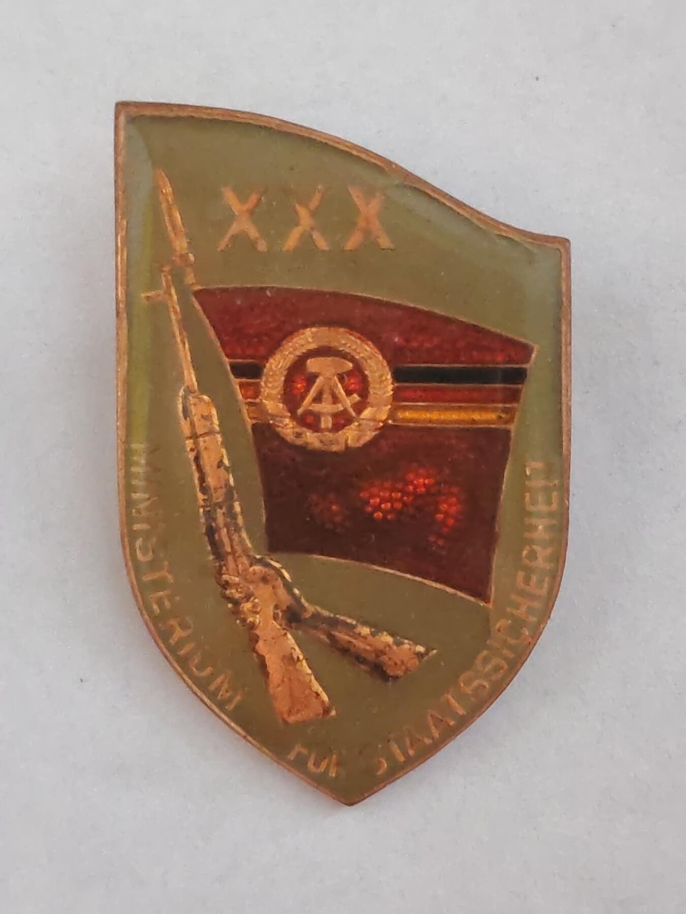 韵星假日拍卖第三十期 -- Rimey Holidays Auction 30 民主德国史塔西三十周年证章章