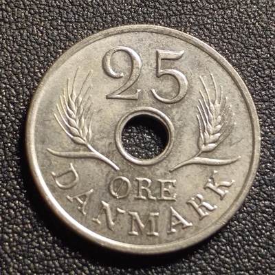 泉币菌-第127场-精品福利场(115场之后的本周末发货，感谢理解) - 丹麦1972年25欧尔中孔镍币 玛格丽特二世花押 