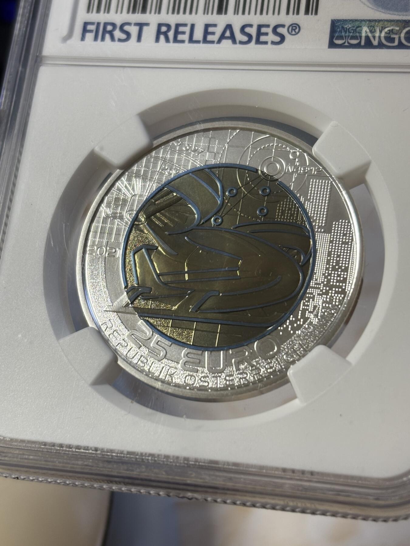 第181期拍卖 获奖奥地利2021年银铌双金属系列智能交通25欧银币NGC-MS70首无盒证书，2023年度克劳斯最佳双金属币面值:25欧元，金属:900银/998铌，重量:9/6.5克，直径:35毫米，发行：65000枚