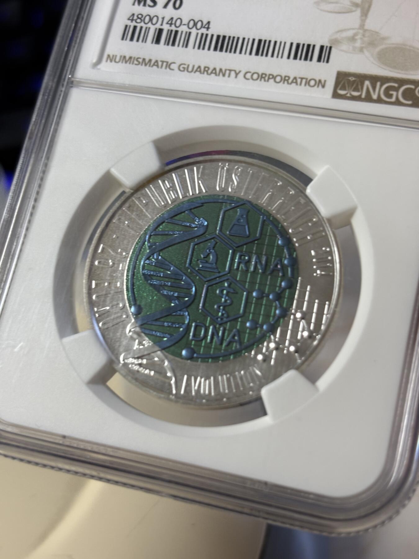 第181期拍卖 奥地利2014进化论铌银镶双色纪念币NGC-MS70无盒无证书，金属:900银998铌，重量:10克和7.15克，发行：65000枚