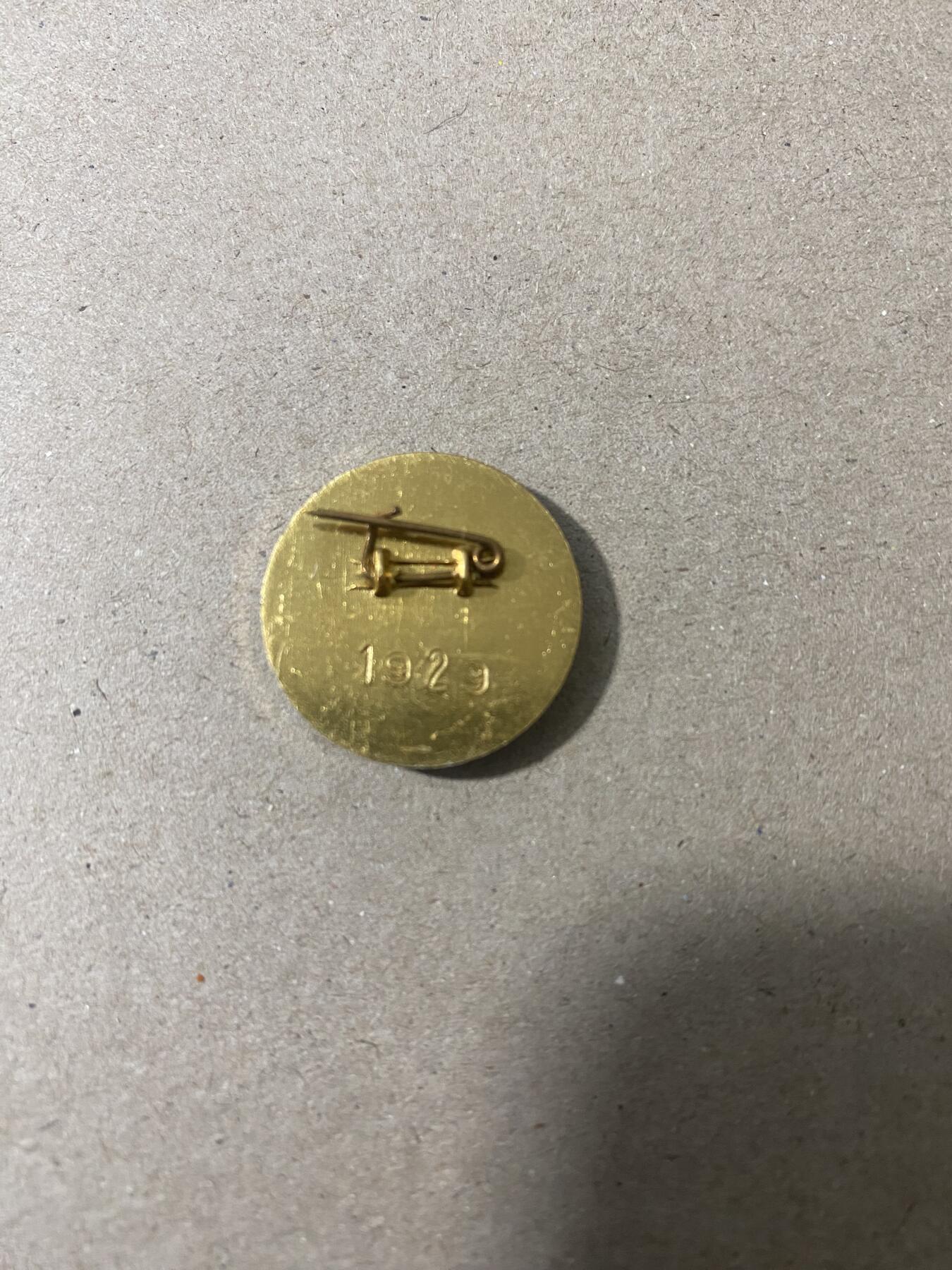 江南站杂件 校徽三枚